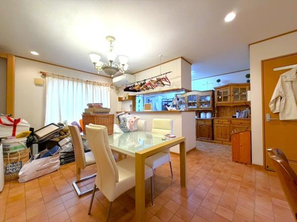 横浜市栄区東上郷町の中古一戸建の居間・リビング