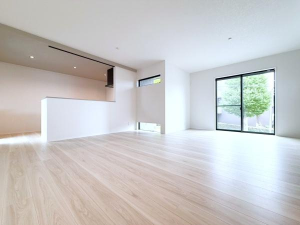 横浜市栄区上之町の新築一戸建の居間・リビング