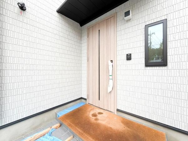 横浜市栄区上之町の新築一戸建の玄関