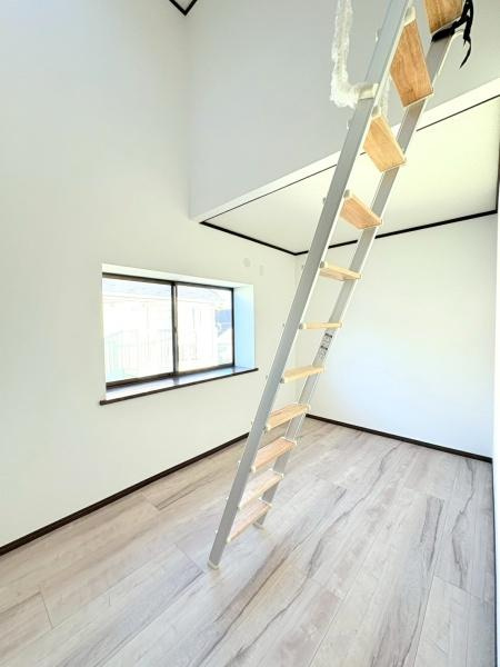 横浜市神奈川区六角橋６丁目の中古一戸建の洋室