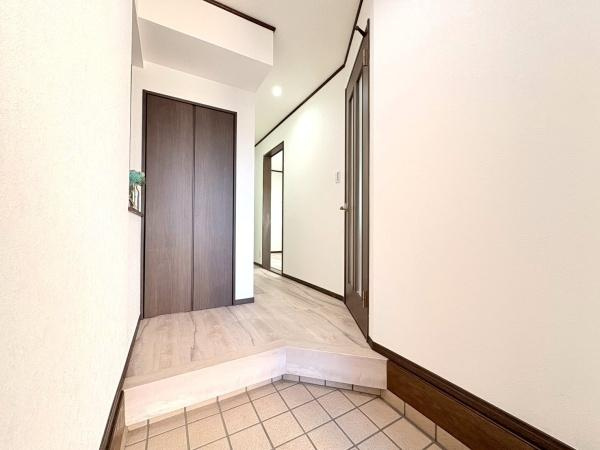 横浜市神奈川区六角橋６丁目の中古一戸建の玄関