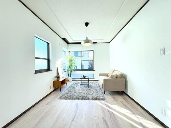 横浜市神奈川区六角橋６丁目の中古一戸建の居間・リビング