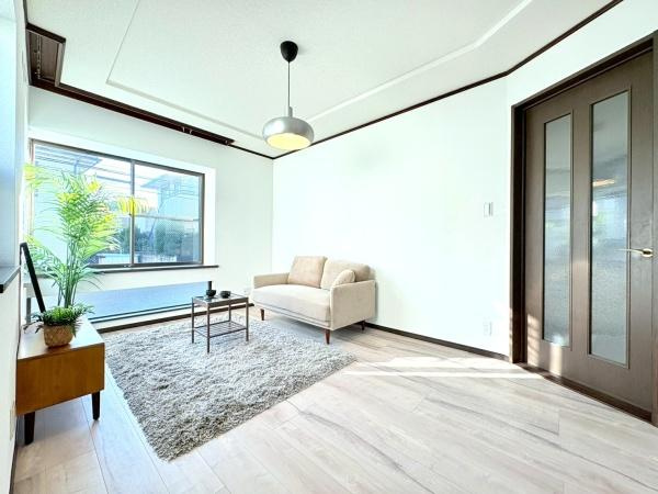 横浜市神奈川区六角橋６丁目の中古一戸建の居間・リビング