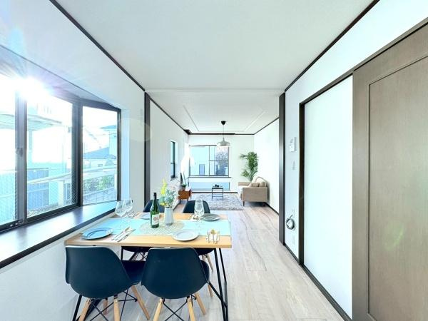 横浜市神奈川区六角橋６丁目の中古一戸建の居間・リビング