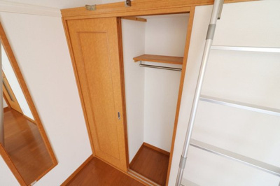 【内装】 | レオパレスヴォワール | ハシゴを付け替えればクローゼットの上も収納活用が可能！