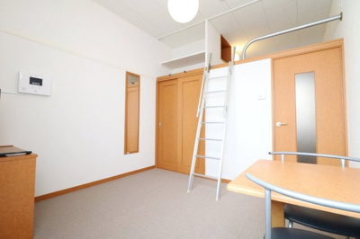 【居間・リビング】 | レオパレスヴォワール | １Fはフローリング仕様・２Ｆは絨毯仕様になります。