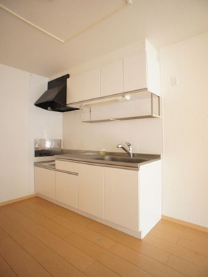 【キッチン】 | ヴァンヴェールⅠ | 便利な吊戸棚が付いています♪