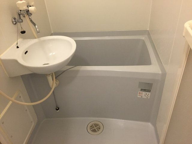 レオパレスアストラーレ茶屋町東の浴室|セパレートタイプ