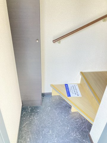 レオネクスト坂井砂山の玄関|2階の写真です。