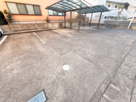 西部興産様貸事務所の駐車場