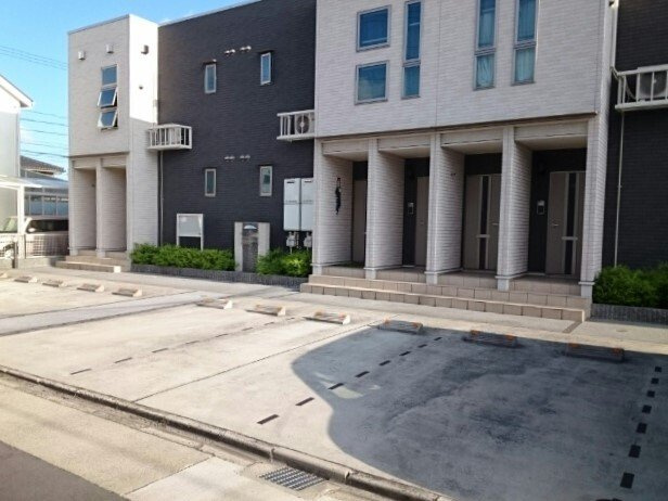 ガ－デンスクエアＢの駐車場