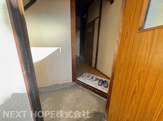 【玄関】 | 宝塚市中州2丁目中古戸建 | 玄関です♪2階和室です♪お好きなリフォームを楽しんでみませんか？流行りのDIYにチャレンジしてみませんか？