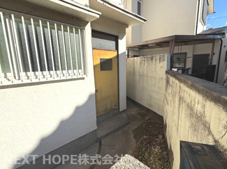 【玄関】 | 宝塚市中州2丁目中古戸建 | 玄関ドアです♪2階和室です♪お好きなリフォームを楽しんでみませんか？流行りのDIYにチャレンジしてみませんか？