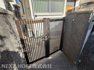【その他】 | 宝塚市中州2丁目中古戸建 | 玄関前には門扉も有り、プライバシーが守れます！