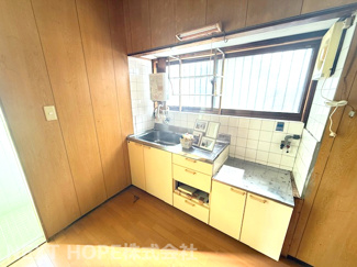 【キッチン】 | 宝塚市中州2丁目中古戸建 | シンプルキッチンです。リフォームが必要です・・・。お好きなリフォームを楽しんでみませんか？流行りのDIYにチャレンジしてみませんか？