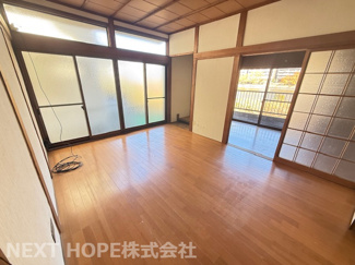 【洋室】 | 宝塚市中州2丁目中古戸建 | 1階洋室６帖です♪掃き出し窓からの採光が有り、室内明るく開放的です！！