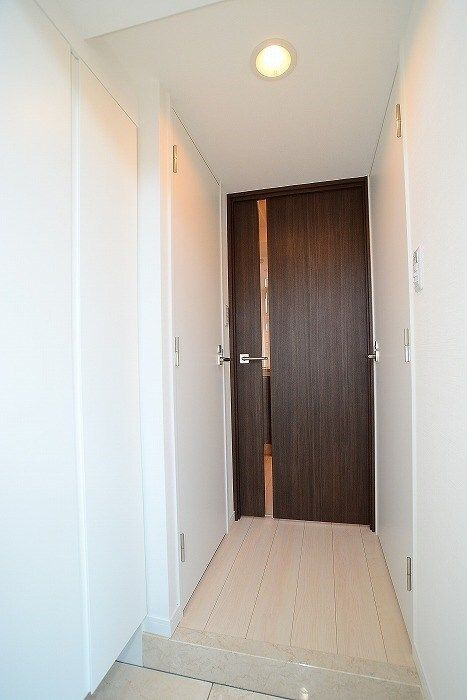 グランドコンシェルジュ三宿アジールコートの玄関