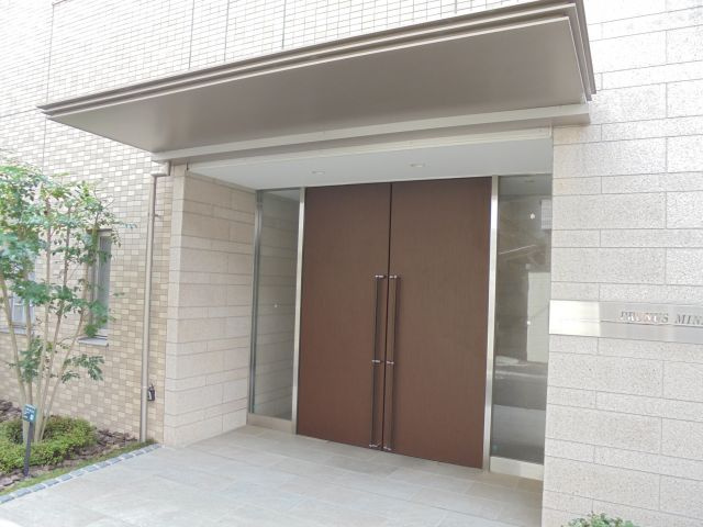 プラナス南八幡のエントランス