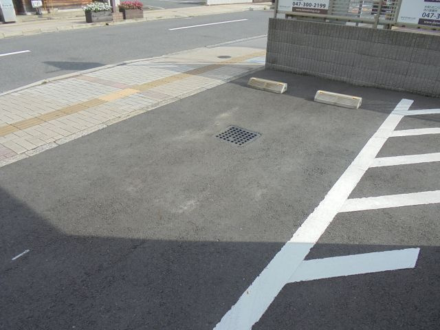 プラナス南八幡の駐車場