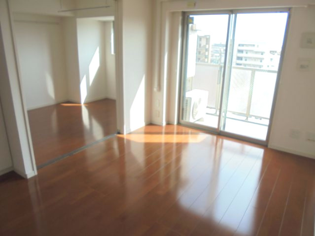 プラナス南八幡の居間・リビング