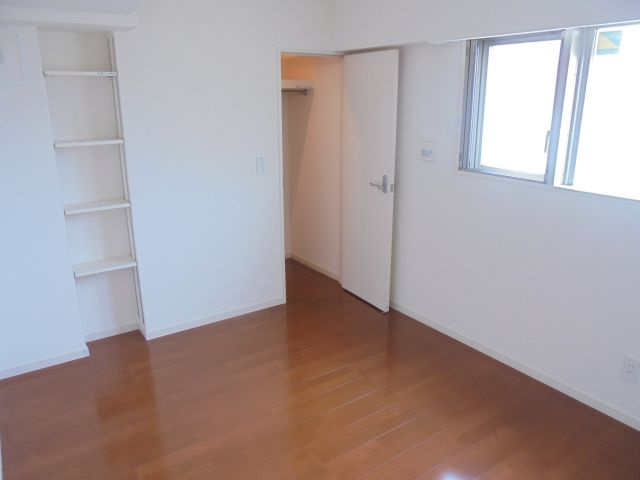 プラナス南八幡の洋室