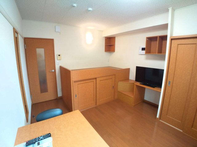 レオパレス新堂Ⅱの寝室|使いやすく機能的なお部屋