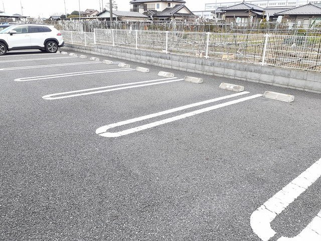 マードレ五番館の駐車場