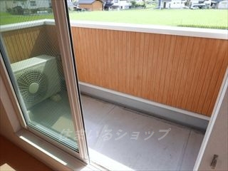 広島市安佐北区三入１丁目のアパートのバルコニー