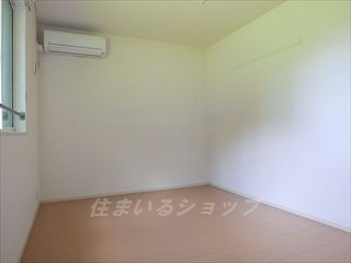 広島市安佐北区三入１丁目のアパートの寝室|寝室にもエアコンあり