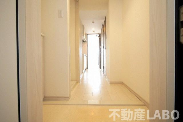 エスカーサ大阪WEST九条駅前の玄関