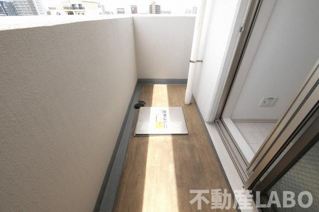 エスカーサ大阪WEST九条駅前のバルコニー
