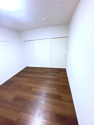 【洋室】 | パークコートZAMA | スクエアで家具の配置のしやすい洋室