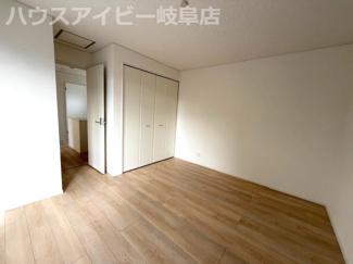 【洋室】 | 岐阜市長森本町新築建売全2棟！長森北小学校徒歩3分！お車並列3台可能！インナーバルコニーのあるお家！ | 岐阜市長森本町新築建売全2棟！長森北小学校徒歩3分！お車並列3台可能！インナーバルコニーのあるお家！