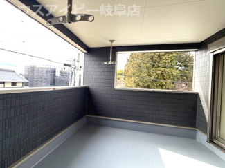 【バルコニー】 | 岐阜市長森本町新築建売全2棟！長森北小学校徒歩3分！お車並列3台可能！インナーバルコニーのあるお家！ | 岐阜市長森本町新築建売全2棟！長森北小学校徒歩3分！お車並列3台可能！インナーバルコニーのあるお家！