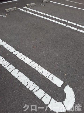 リラ・ハウスの駐車場