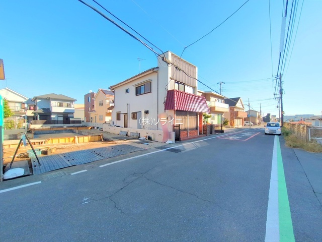 所沢市東狭山ヶ丘11期　ハートフルタウン　新築戸建の前面道路含む現地写真