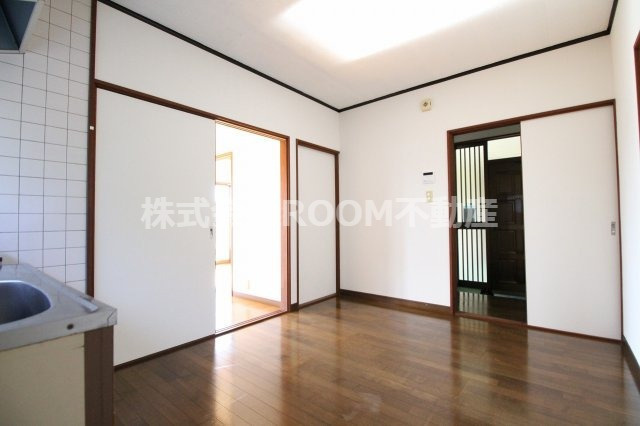 東郷若葉マンションC・Dの居間・リビング|使いやすいリビングです