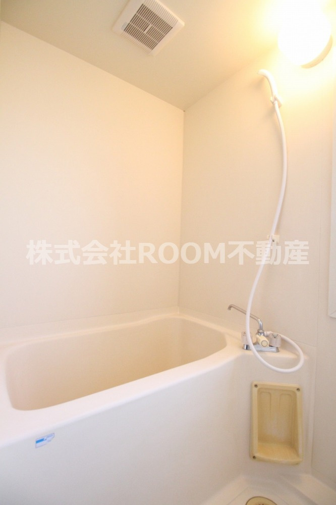 東郷若葉マンションC・Dの浴室|きれいなお風呂です