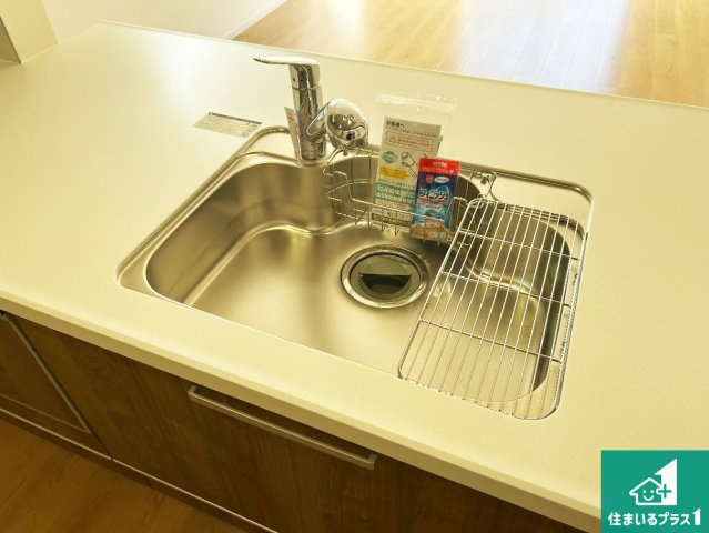 神戸市西区糀台　第2期　新築一戸建ての設備|蛇口の先端に浄水器を内蔵しています！原水と浄水、お湯と冷水、シャワーの切替えがワンタッチなので用途によって使い分けられます。