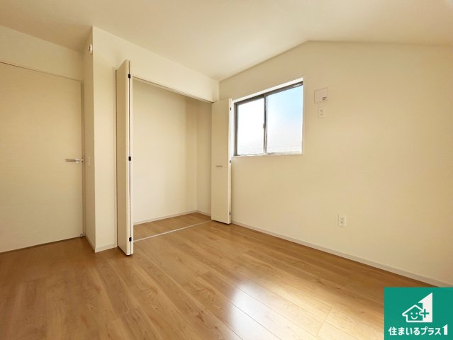 神戸市西区糀台　第2期　新築一戸建ての洋室|ウォークインクローゼット付きで生活スペースもスッキリできます。各居室にも収納がありますので、お子様の衣類やおもちゃなどもしっかり収納できます。