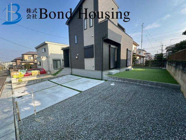 安心の長期優良住宅・収納豊富　桜が丘東町　限定1棟の前面道路含む現地写真