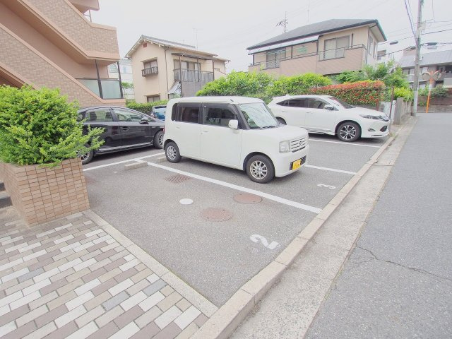ハーシオンフルタⅢの駐車場