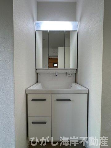 茅ヶ崎市南湖６丁目　新築戸建　全２棟の独立洗面台|三面鏡化粧台
