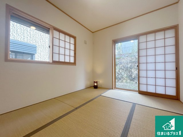 西宮市生瀬高台　中古一戸建ての和室|一室あると便利な和室は客間としてだけでなく、小さなお子様のプレイルームや食後のくつろぎスペースとしてもご利用いただけます。収納もついていますので大活躍！