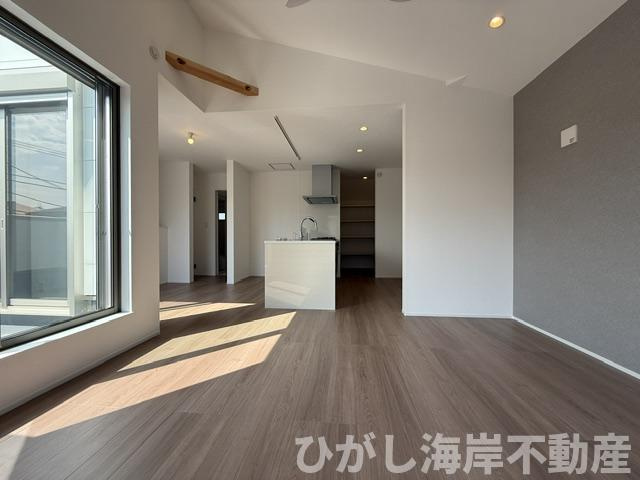 茅ヶ崎市南湖5丁目　新築戸建　全2棟の居間・リビング|17.8帖　LDK