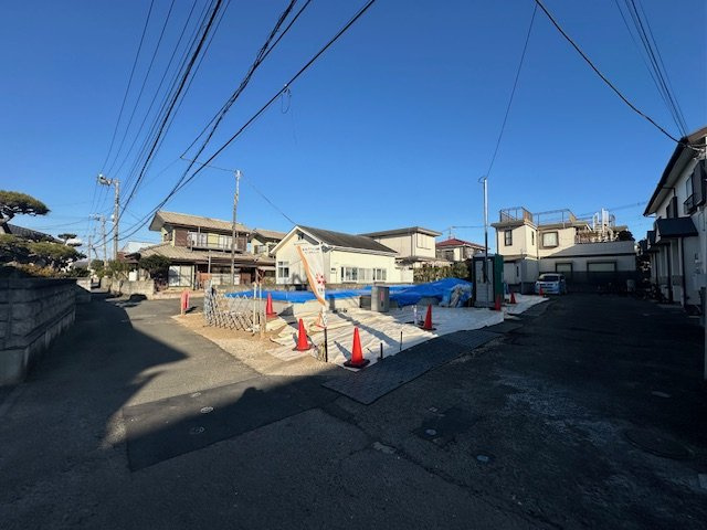 茅ヶ崎市南湖5丁目　新築戸建　全2棟の前面道路含む現地写真|2月2日撮影　建築中　現地外観