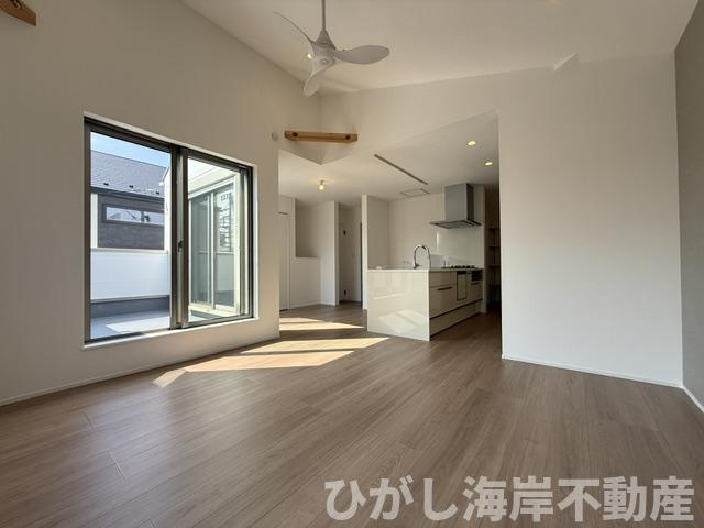 茅ヶ崎市南湖5丁目　新築戸建　全2棟の居間・リビング|17.8帖　LDK