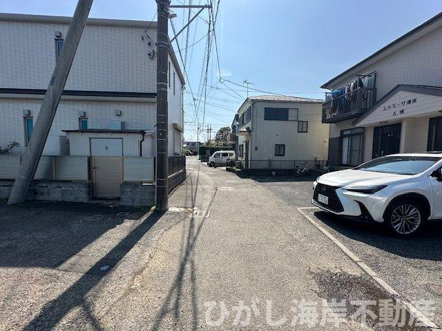 茅ヶ崎市南湖5丁目　新築戸建　全2棟の前面道路含む現地写真|3月28日撮影　建築中　現地外観