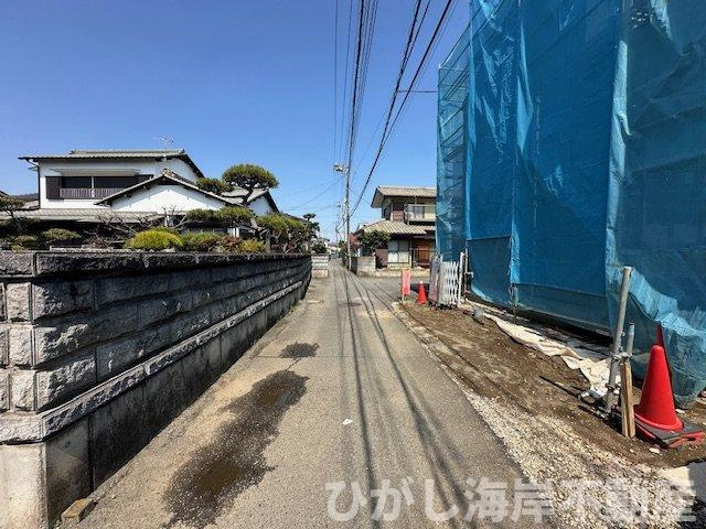 茅ヶ崎市南湖5丁目　新築戸建　全2棟の前面道路含む現地写真|3月28日撮影　建築中　現地外観