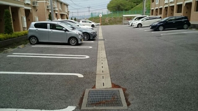 【駐車場】 | ウォーターヒルズⅢ | カースペースがあります